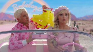 Komédia o bábike Barbie sa predstavuje bláznivým trailerom