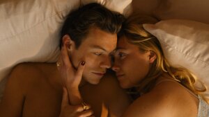 Spevák Harry Styles uvedie film v Benátkach – zahral si v trileri Neboj sa, zlatko