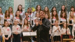 Na koncerte v Jenkovciach zaznie pod vedením Adriana Kokoša aj pieseň Sokoly