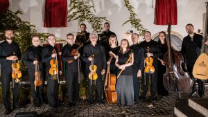 Na Slovensko príde v rámci Dní starej hudby Andrew Parrott. Festival je venovaný dvom výročiam