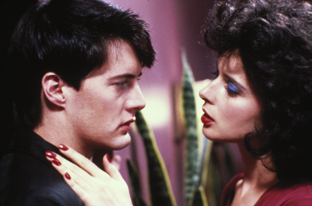 záber z filmu Modrý zamat, režisér David Lynch